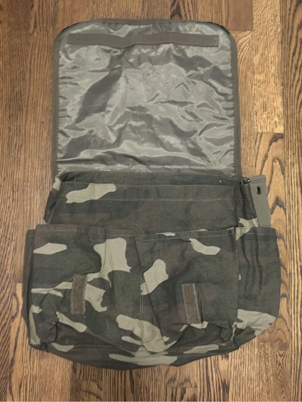 Source Unknown Camouflage Messenger Bag - Green and Black